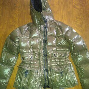 Vintage Luxury Moncler women's winter puffer❄️ Mint Condition
